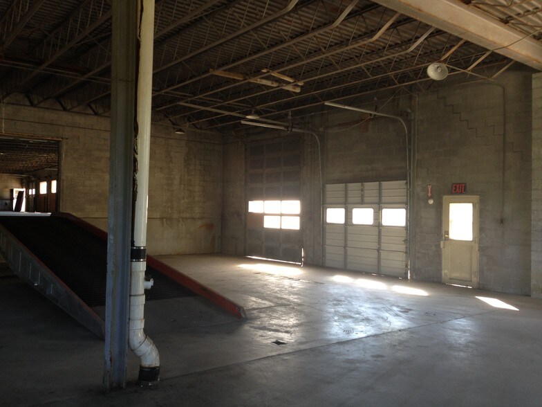 More Photos Of 6775 N State Rd, Saint Louis Truck Terminal For Lease