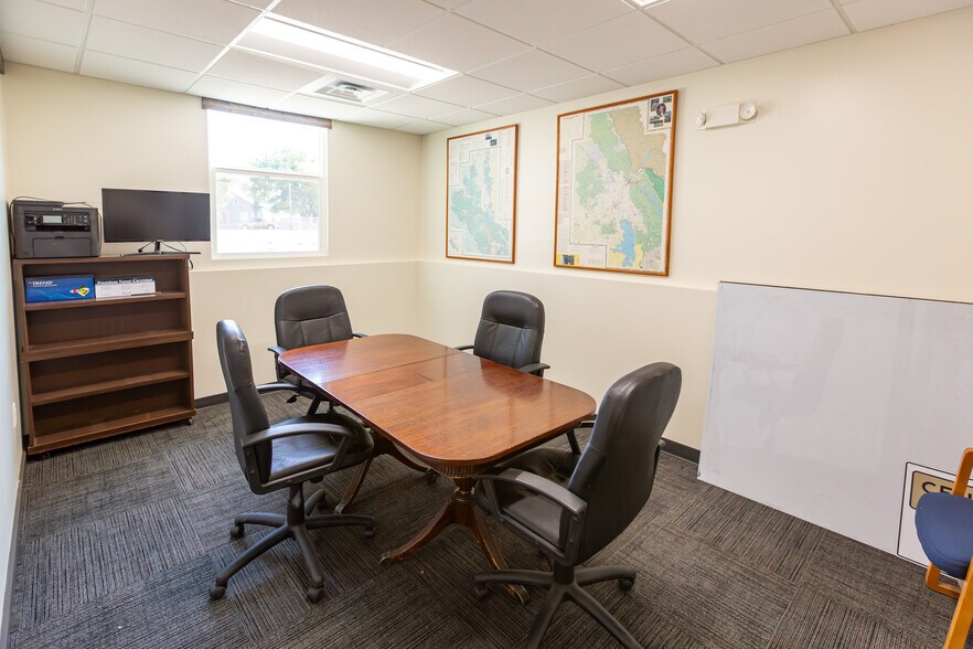 More Photos Of 200 W Railroad Ave, Plains Medical For Sale