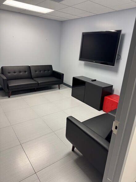 More Photos Of 16666 NE 19th Ave, North Miami Beach Office For Lease
