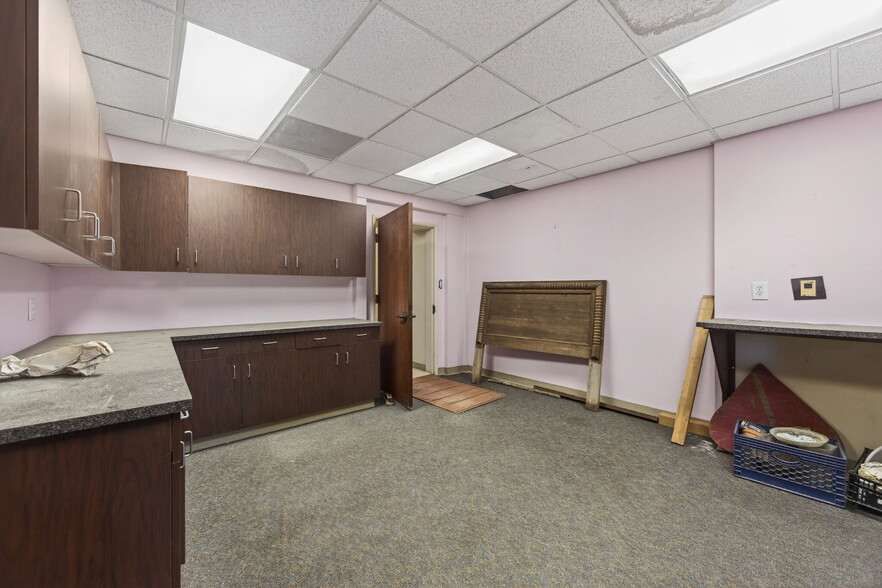 More Photos Of 948 E Main St, Santa Paula Bank For Sale