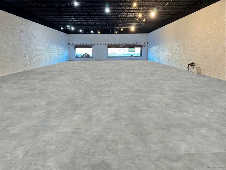 More Photos Of 1107 Crooks Rd, Royal Oak Storefront For Sale
