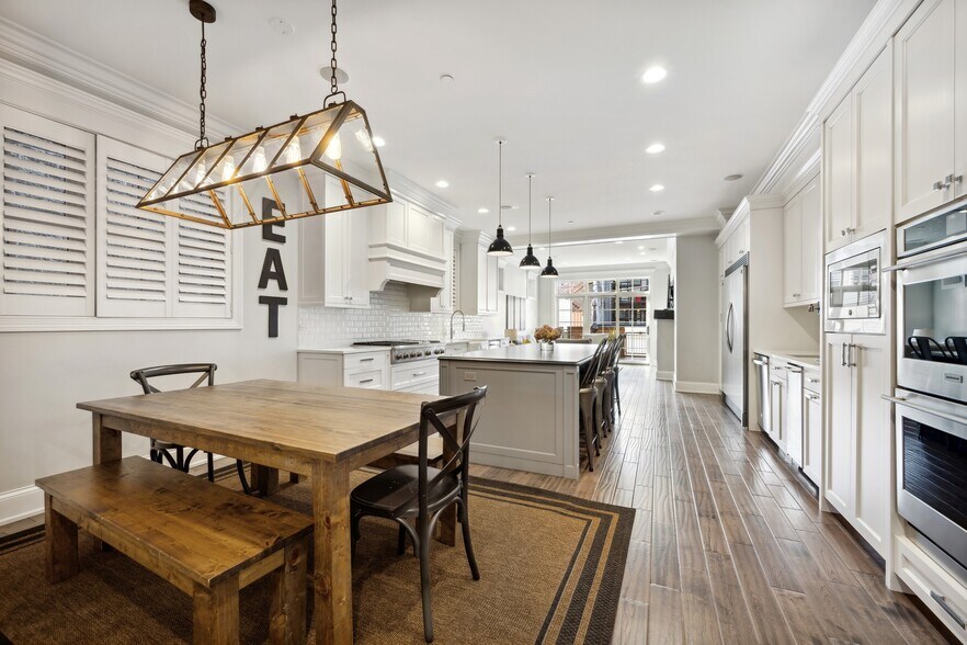 More Photos Of 1428 N Cleveland Ave, Chicago Hospitality For Sale