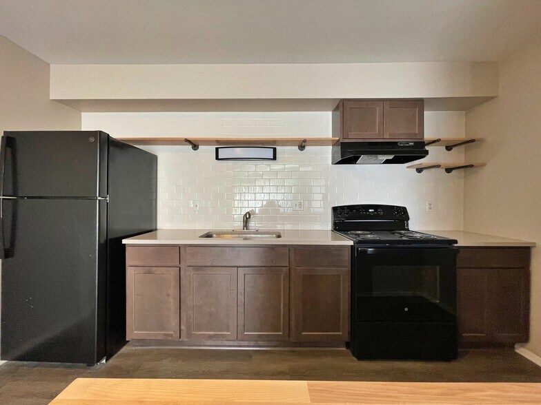 More Photos Of 18646 Van Horn Rd, Woodhaven Apartments For Sale