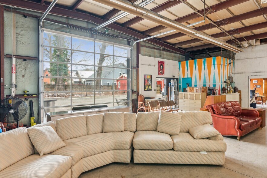 More Photos Of 1080 Katherwood Dr SW, Atlanta Showroom For Sale