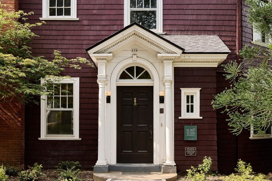 More Photos Of 173 E Chestnut St, Asheville Hotel For Sale