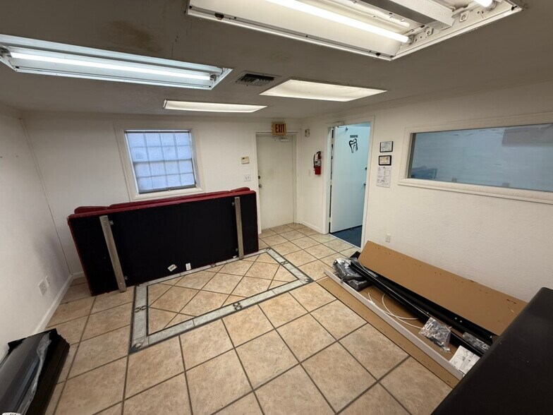 More Photos Of 7700 W 24th Ave, Hialeah Warehouse For Lease