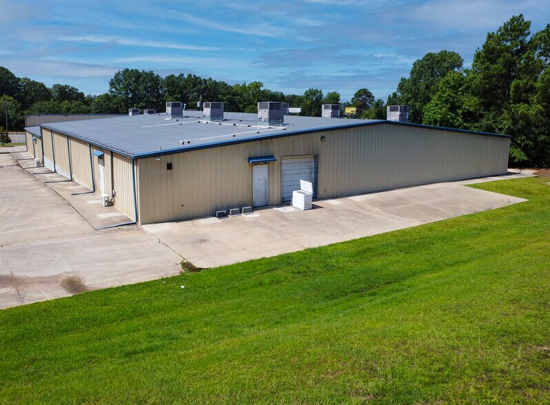More Photos Of 4285 Hwy 31 W, Tyler Showroom For Lease