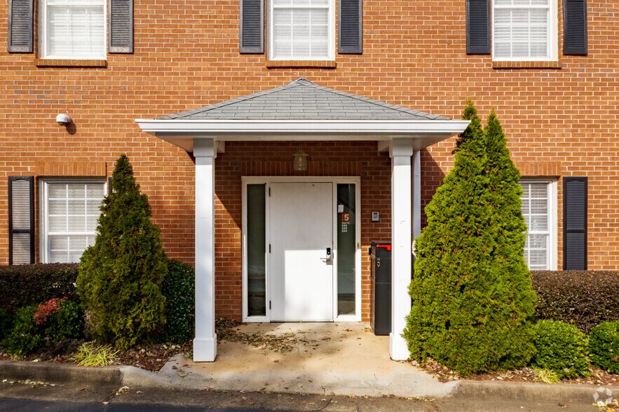 More Photos Of 2440 Sandy Plains Rd, Marietta Office For Lease