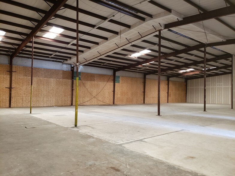 More Photos Of 7329-7335 Caribou St, San Antonio Warehouse For Lease