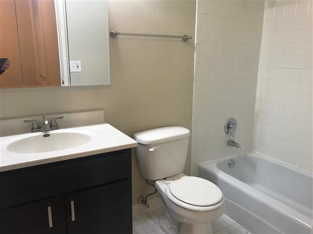 More Photos Of 2300 N Clark St, Chicago Apartments For Lease