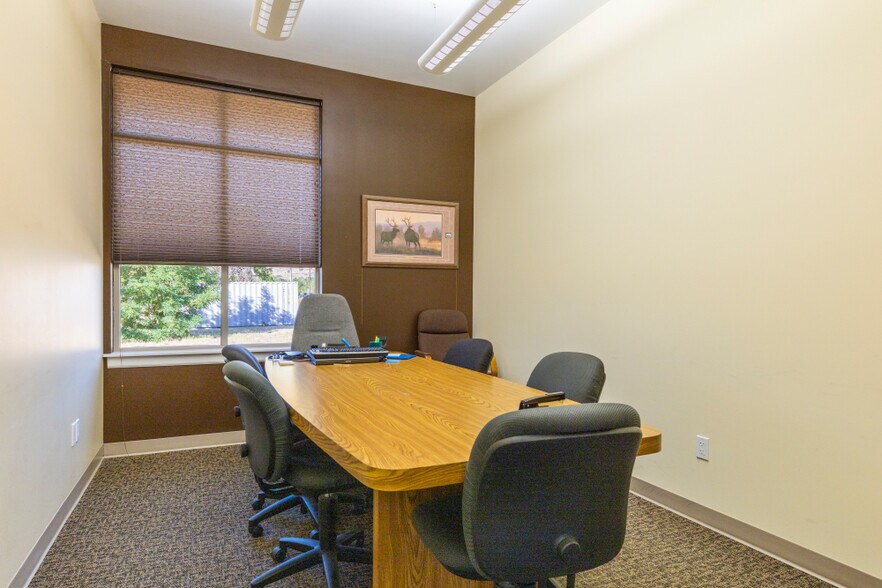 More Photos Of 422 S 5th St, Klamath Falls Office For Sale