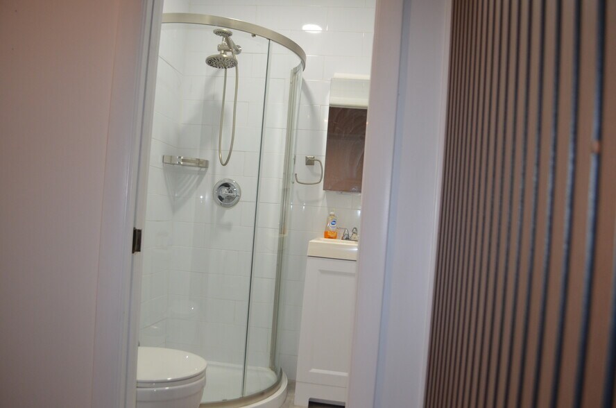 More Photos Of 7311-7323 NW 12th St, Miami Light Distribution For Sale