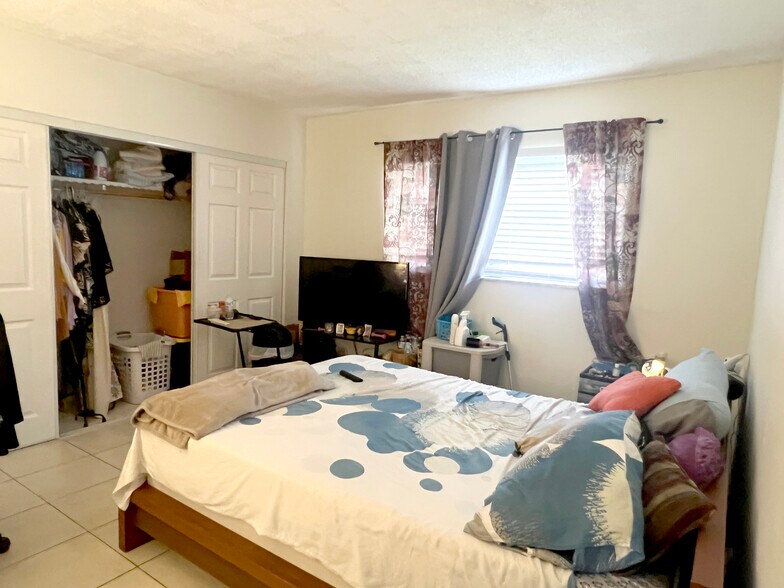 More Photos Of 2134 Lincoln St, Hollywood Apartments For Sale