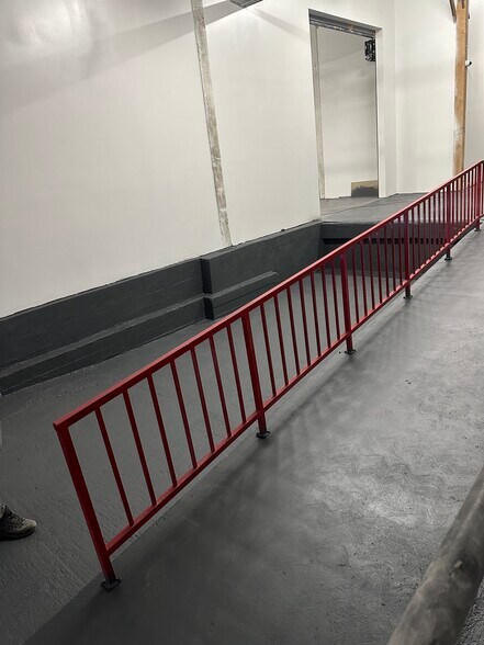 More Photos Of 6000 Gramercy Pl, Los Angeles Warehouse For Lease