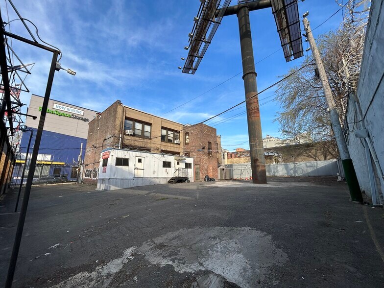 More Photos Of 122 18th St, Brooklyn Land For Lease