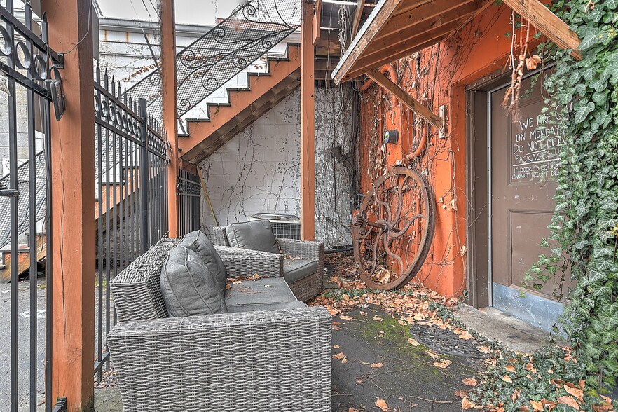 More Photos Of 529 State St, Bristol Storefront Retail Office For Sale