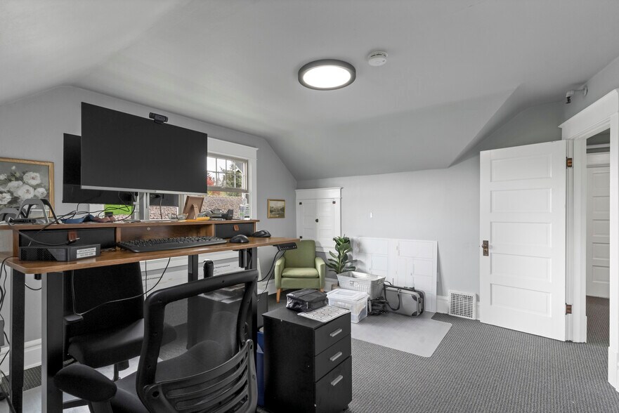 More Photos Of 1705 Commercial St SE, Salem Office Residential For Sale