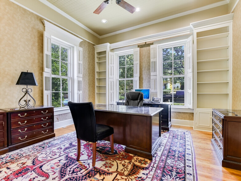 More Photos Of 1008 West Ave, Austin Unknown For Lease