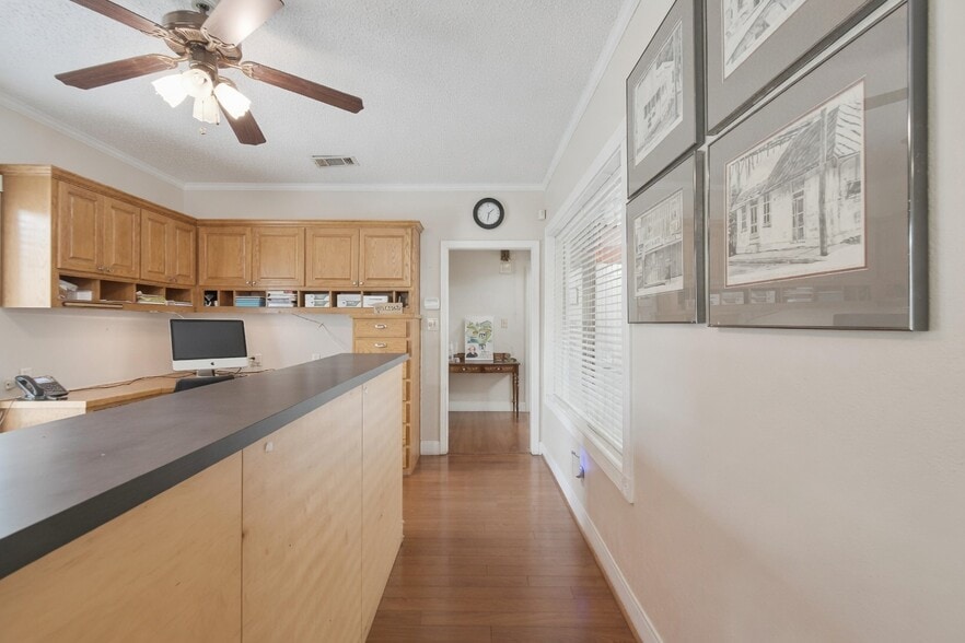 More Photos Of 1715 S 1st St, Austin Office For Sale