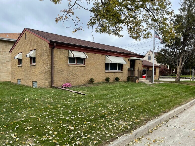 More Photos Of 10710 W Lincoln Ave, West Allis Apartments For Sale