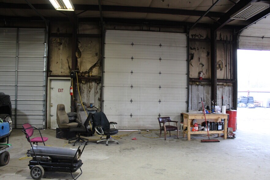 More Photos Of 1401 Black River Industrial Park Rd, Poplar Bluff Flex For Sale