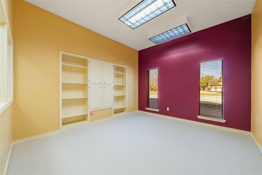 More Photos Of 3101 Austin Ave, Brownwood Bank For Sale
