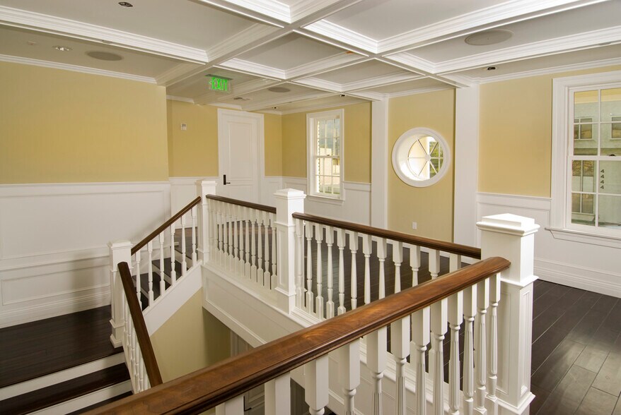 More Photos Of 4421 W Riverside Dr, Burbank Office For Lease