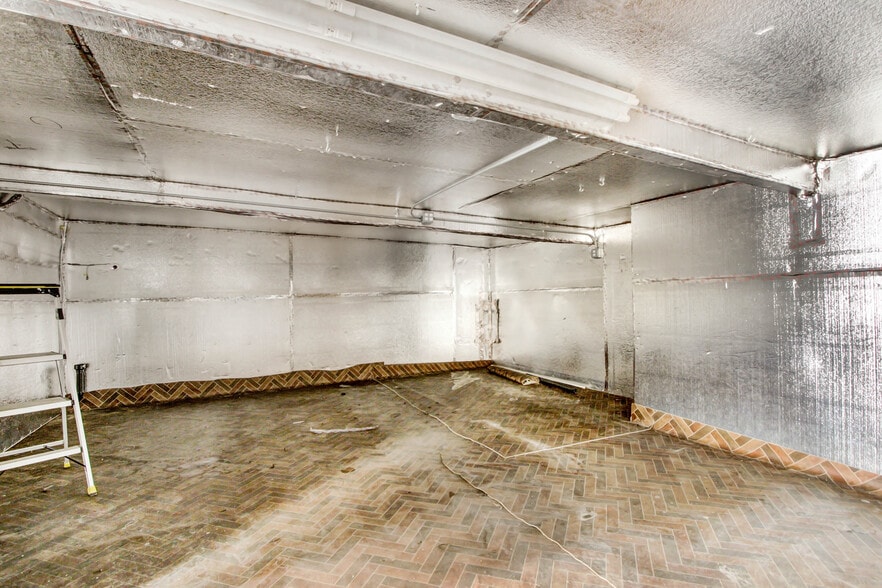 More Photos Of 21352 Nordhoff St, Chatsworth Light Manufacturing For Sale