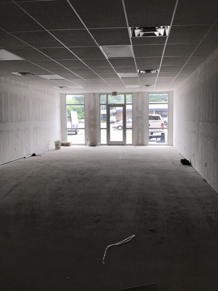 More Photos Of 1673 N Pace Blvd, Pensacola Storefront Retail Office For Lease