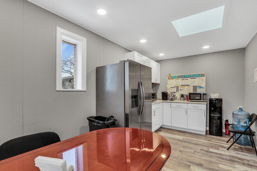 More Photos Of 1400 Sunset Ave, Waukegan Medical For Sale