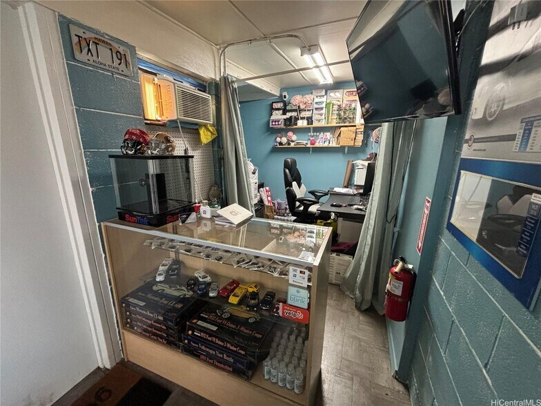 More Photos Of 451 Kapahulu Ave, Honolulu Auto Repair For Lease