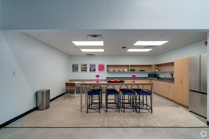 More Photos Of 4121 34th St, Orlando Warehouse For Lease