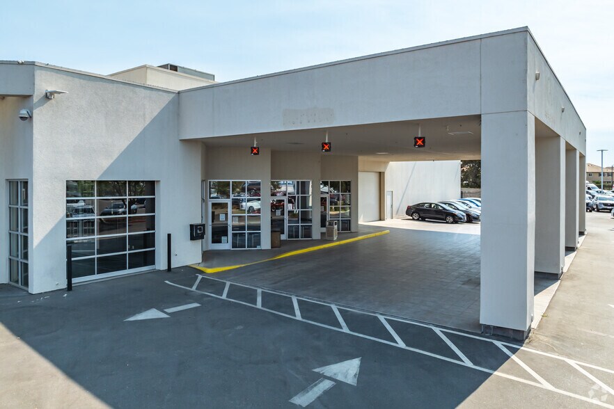 Primary Photo Of 8586 Laguna Grove Dr, Elk Grove Auto Dealership For Lease
