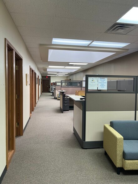 More Photos Of W223N608 Saratoga Dr, Waukesha Office For Sale