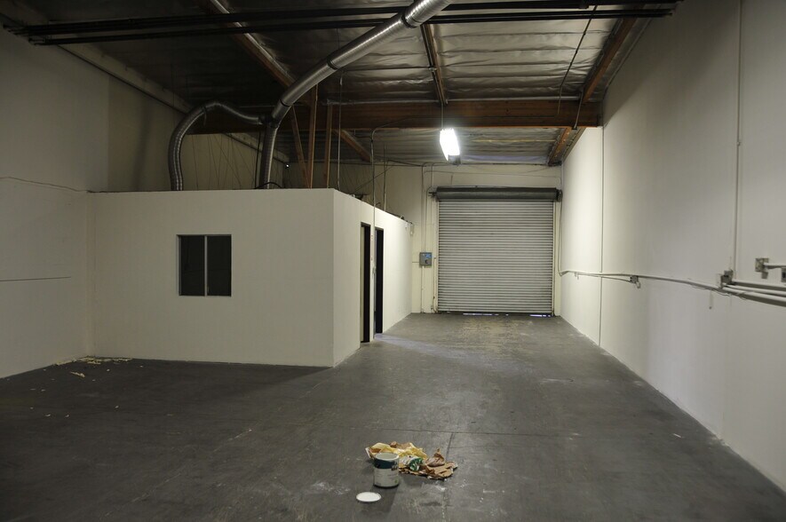 More Photos Of 19215 Parthenia St, Northridge Service For Lease