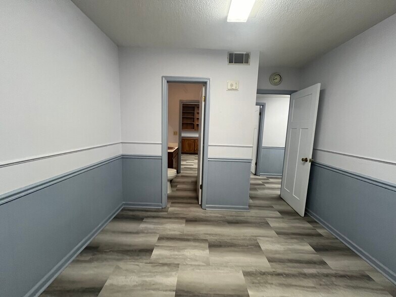 More Photos Of 303 Pineview Dr, Waycross Medical For Lease