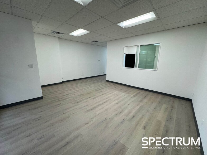 More Photos Of 21101-21163 Victory Blvd, Canoga Park Storefront Retail Office For Lease