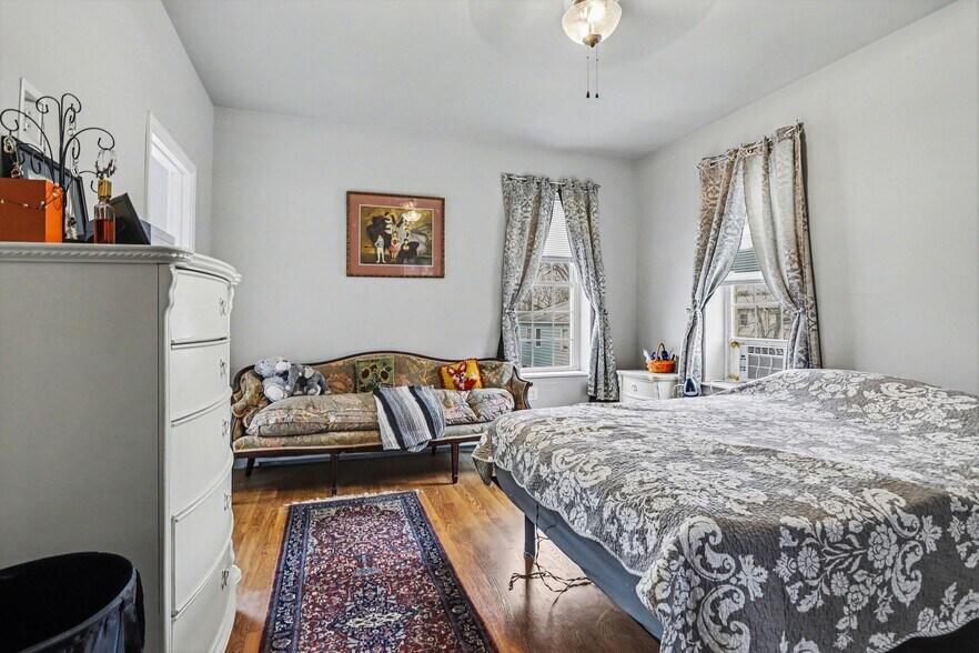 More Photos Of 130 E Water St, Constantine General Retail For Sale