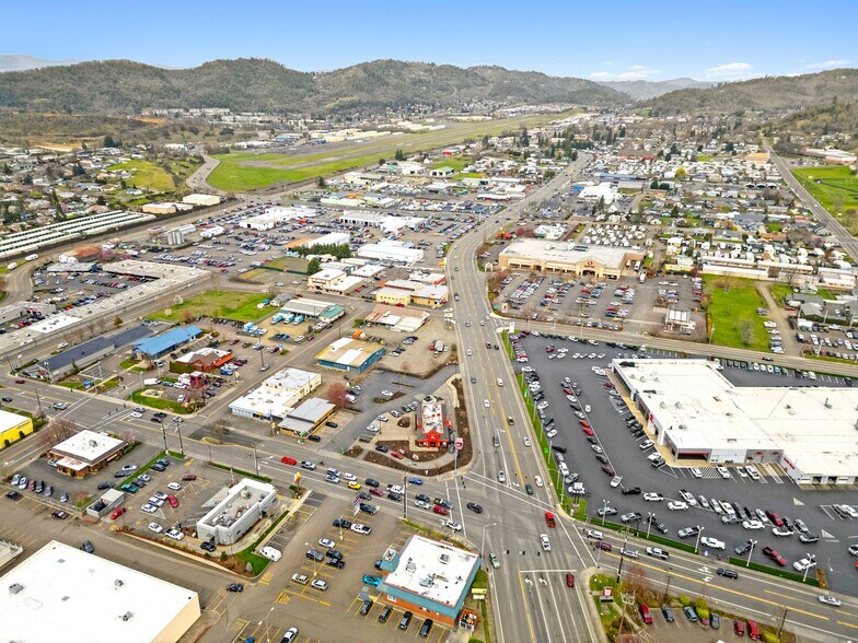 More Photos Of 1400 NE Stephens St, Roseburg Fast Food For Sale