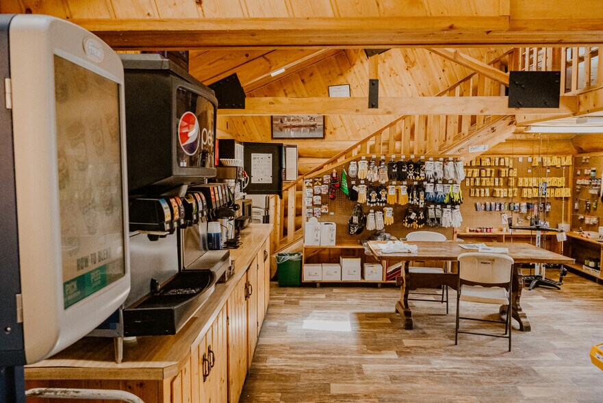 More Photos Of 325 S Main St, Twin Bridges Service Station For Sale