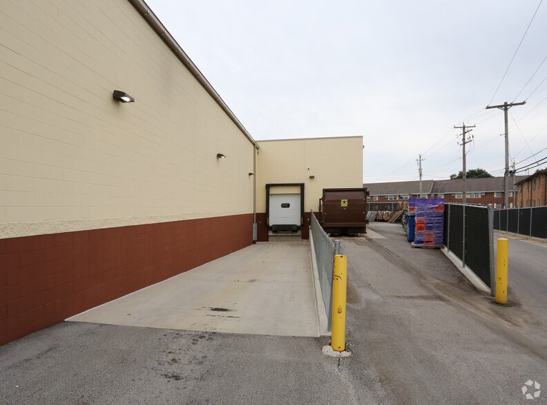 More Photos Of N89W16849 Appleton Ave, Menomonee Falls Supermarket For Lease