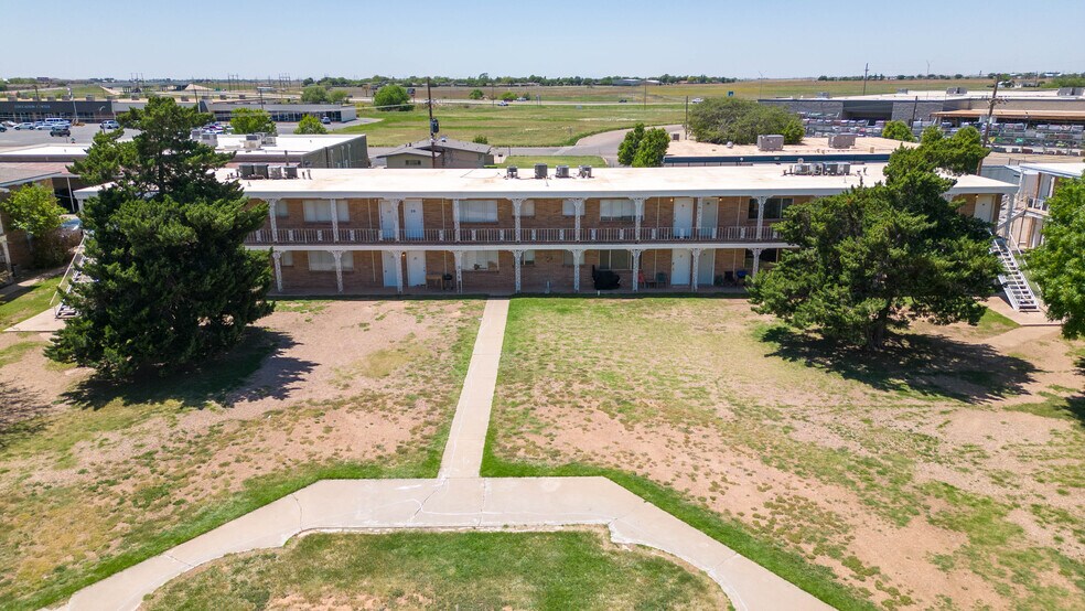 More Photos Of 2500 W 26th St, Plainview Apartments For Sale