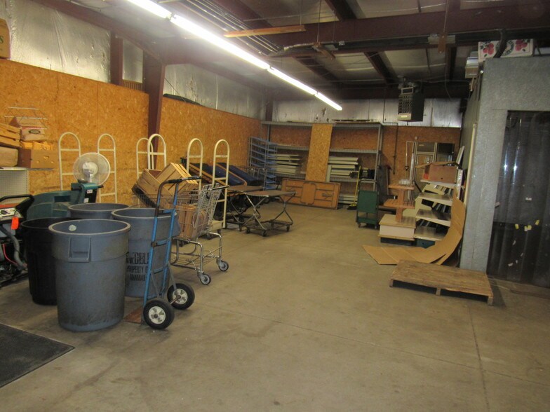 More Photos Of 275 Laing St, Redgranite Supermarket For Lease