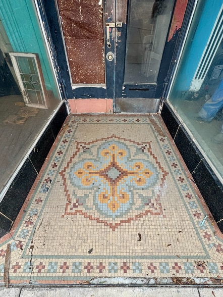 More Photos Of 516 Center Ave, Brownwood Storefront For Sale