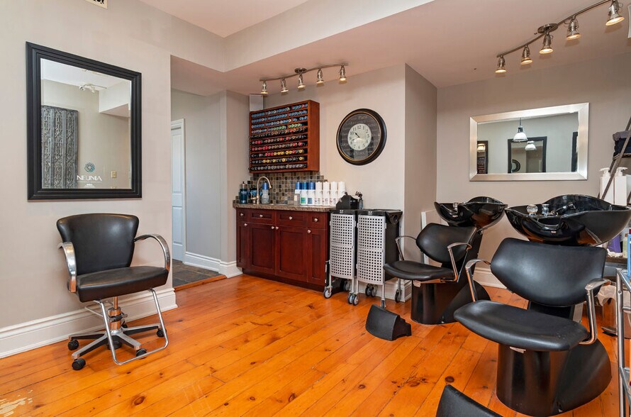 More Photos Of 6391 Main St, Whitchurch-Stouffville Storefront Retail Office For Lease