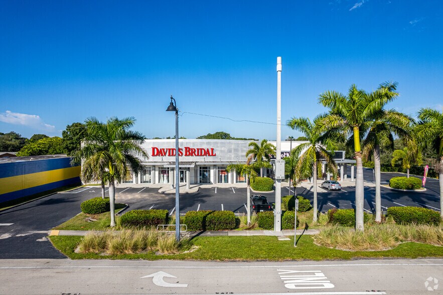 More Photos Of 4224 S Cleveland Ave, Fort Myers Unknown For Lease