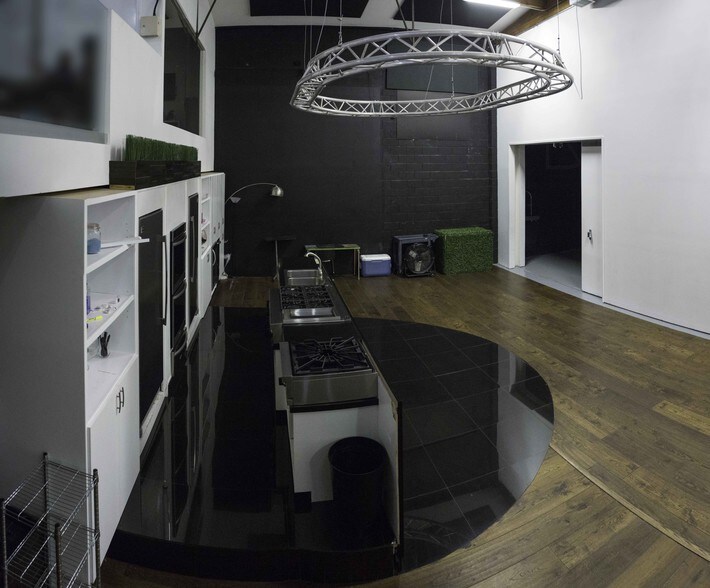 More Photos Of 8911 Independence Ave, Canoga Park Warehouse For Lease