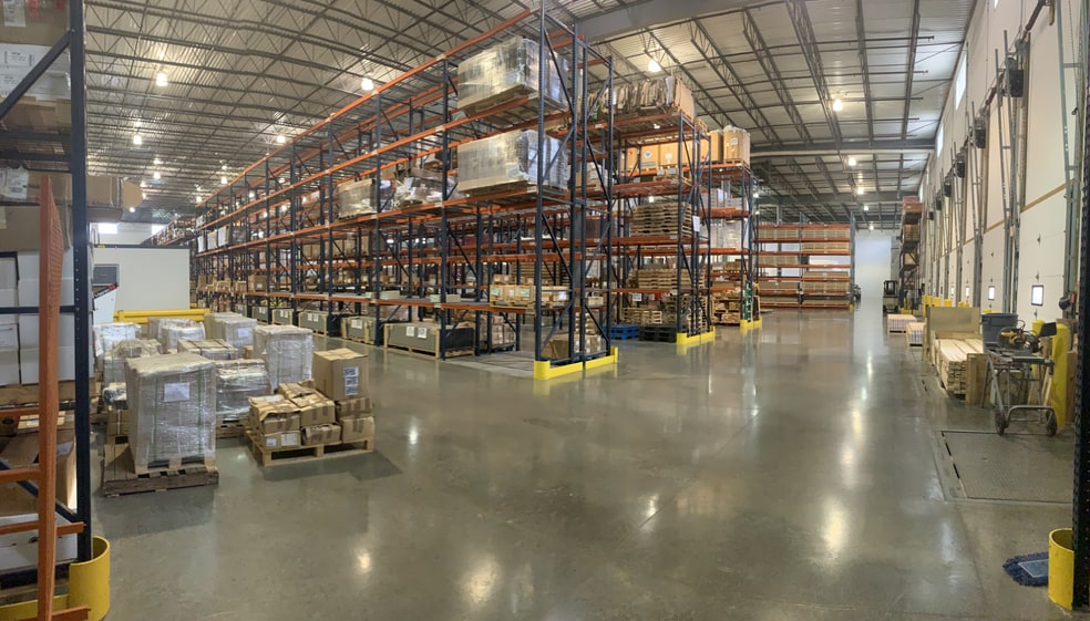 More Photos Of 5705 Centerpoint Ct, Gurnee Warehouse For Lease