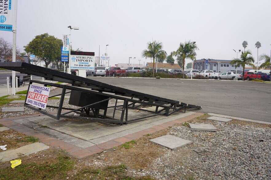 More Photos Of 909 N Harbor Blvd, Santa Ana Auto Dealership For Lease