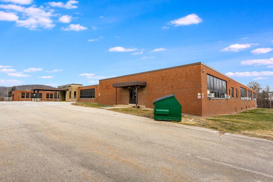 More Photos Of 300 North St, Waynesburg Schools For Sale